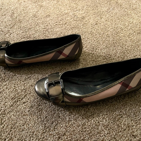 BURBERRY A+ CONDITION—Burberry flats. Rubber sole, THE neutral for every season! - Picture 2 of 7